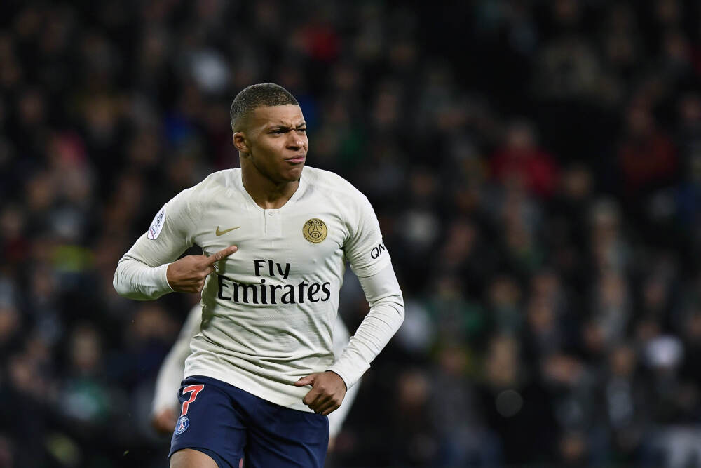 古斯托本场数据：1助攻3拦截2抢断1次失误致丢球，评分6.0